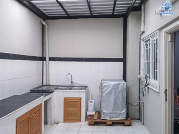 *****ทาวน์เฮ้าส์มือสองย่านปทุมธานี ม.ชวนชื่นทาวน์ รังสิต-คลอง1 เนื้อที่กว้างถึงเกือบ 23 ตร.ว. ฟังก์ชันจัดเต็ม 4 ห้องนอน 3 ห้องน้ำ 2 ที่จอดรถ บนทำเลเข้า-ออกเมืองสะดวก ใกล้รถไฟฟ้าสายสีแดง "สถานีรังสิต" และทางด่วน "อุตราภิมุข"